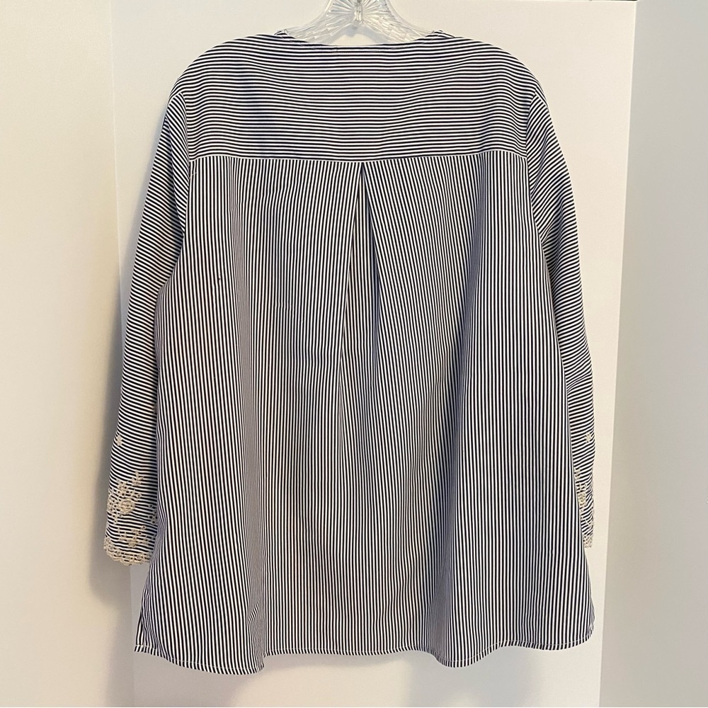 Rafaella Women's Embroidered Bell Sleeve Stripe Top Blue White Plus Size 1X - Picture 5 of 11